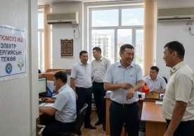 Қирғизистонда давлат хизматчиларига ёз мавсумида ишга