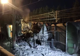 Санкт-Петербургдан Мурманскга кетаётган икки қаватли поезд