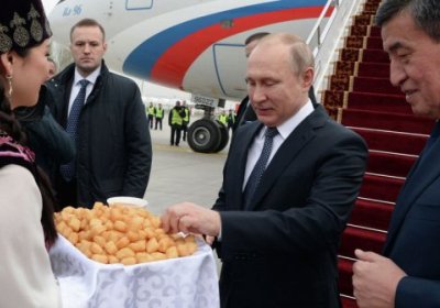 Vladimir Putin davlat tashrifi bilan Qirgʻizistonga keldi фото