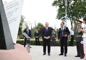 Президент Ғалаба боғида бўлиб ўтган хотира маросимида иштирок этди фото
