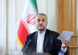 Эрон ТИВ раҳбари украиналик ҳамкасби Дмитрий Кулеба билан