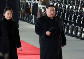 Ким Чен Ин анъаналарга зид равишда жамоат жойларида ўз