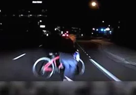 Haydovchisiz harakatlanadigan Uber avtomobili ayolni urib yubordi (video) фото