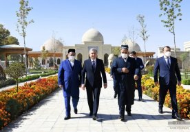 Shavkat Mirziyoyev Nasafiy maqbarasini ziyorat qildi (Foto) фото