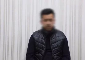 Фото: Видеодан кадр Самарқанд шаҳрида машина олиб қочган