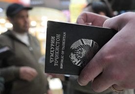 Тожикистон ўз фуқароларини «ўта зарурат бўлмаса» Россияга бормасликка чақирди фото