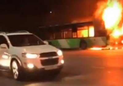 Toshkentda yana bir Mersedes-Benz avtobusi yonib ketdi (video) фото