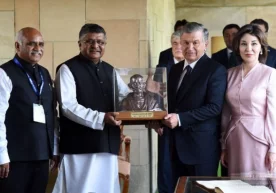 Президент Шавкат Мирзиёев Нью-Деҳли шаҳридаги «Раж Гхат»