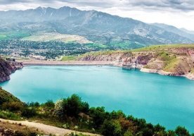 Chorvoq suv omboriga yaqin hududda noqonuniy qurilgan inshootlarni aniqlash bo‘yicha reydlar boshlandi фото