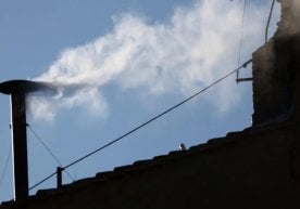 Ватиканда оқ тутун кўтарилди: Янги Рим папаси сайланди... фото