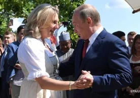 2018 йилда Путин Кнайслнинг тўйида меҳмон бўлган, улар