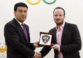 Umid Ahmadjonov O‘zbekistonda VAR tizimini tatbiq etish yuzasidan muzokara o‘tkazdi фото