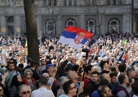 Belgradda hukumatga qarshi namoyishlar o‘tkazilmoqda фото