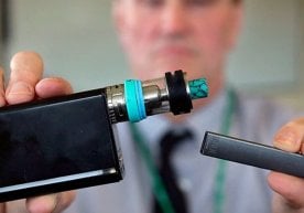 Ўзбекистон Президенти Шавкат Мирзиёев электрон сигаретлар