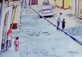 Фото: Видеодан кадр Қўқонда 6 ёшли болани ўзига тегишли