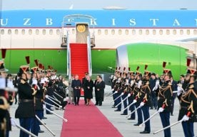 Shavkat Mirziyoyev arrived in Paris on a state visit фото