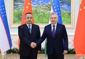 Mirziyoyev Xitoyning Shinjon-Uyg‘ur avtonom rayoni xalq hukumati raisi bilan uchrashdi фото