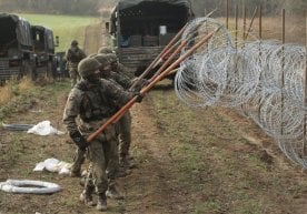 Полша миграция инқирози хавфи сабаб Россия билан чегарада девор қурмоқчи фото