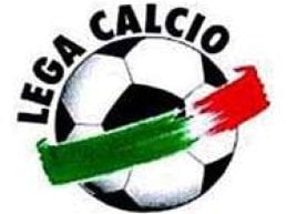 А Серияда қўлланилган тўқ сариқ рангли тўп лига доирасида