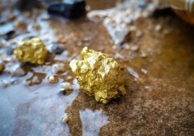 Дунё бозорида олтиннинг бир трой унцияси тахминан 4000 АҚШ