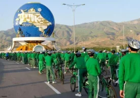 Туркманистон президенти очилиш маросимида велосипед спорти