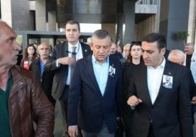 Туркия мухолифати етакчиси Истанбулда ҳужумга учради (видео) фото