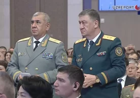 Президентнинг тизимга оид танқидларини тик туриб