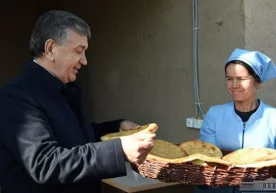 Президентнинг самимияти — оддийлигида! У новвой аёлларни ҳам кўздан қочирмади фото