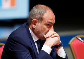 Арманистон бош вазири оқ байроқни кўтарди. Қорабоғда урушга нуқта қўйилади фото