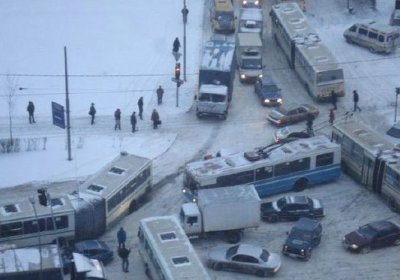 Moskvaning qator shosselarida 7-10 kilometrli tirbandliklar yuzaga keldi фото