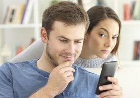 Хиёнаткор эркак уйда ўзини қандай тутади? Психолог жавоб беради фото
