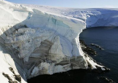 Эриб бораётган Антарктида остида сирли ҳудуд аниқланди фото