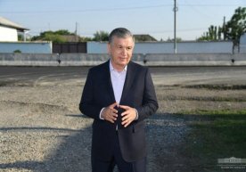 Prezident Oqoltin va Mirzaobod tumanlaridagi mahallalarni borib ko‘rdi фото