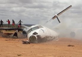 Somalida gumanitar yuklarni olib kelgan samolyot qo‘rqib ketgan eshaklar sabab falokatga uchradi фото