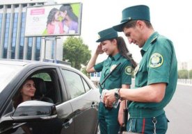 Yo‘l harakati qatnashchilari yo‘l-patrul xizmati xodimi