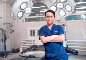 Mashhur jarroh Timur Haydarov klinikasida tintuv o‘tkazildi, jinoyat ishi ochildi фото