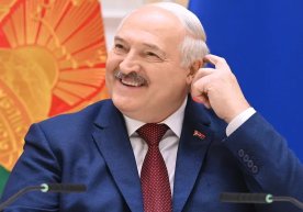 Lukashenko ukrainalik generallar taslim bo‘lish uchun unga qo‘ng‘iroq qilishganini aytdi фото