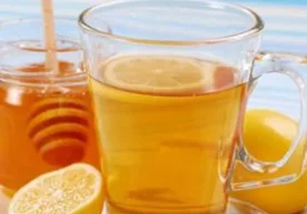 Asal va limon aralashtirilgan suvning foydali
