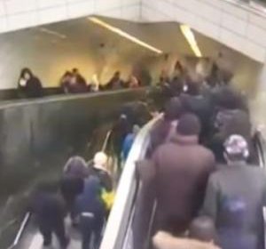 Turkiyada eskalator yo‘lovchini “g‘ajib tashladi” (video) фото