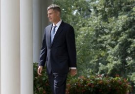 AQSH prezidentlari Bill Klinton va Barak Obama maslahatchisi boʻlgan 58 yoshli Alan Kyuger 17 mart kuni oʻz joniga qasd qildi. Bu haqda “Daryo” xabar berdi. U Klinton davrida AQSH Mehnat vazirligining bosh iqtisodchisi va Obama davrida Oq Uyning Iq фото