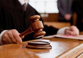 Андижонда эрини ўлдириш учун 30 минг долларга одам ёллаган аёлга суд ҳукми ўқилди фото