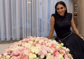 Муниса Ризаева в прямом эфире на своей странице в