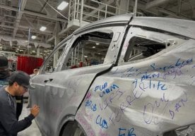 Tesla kompaniyasi oʻzining mashhur Model X elektromobili