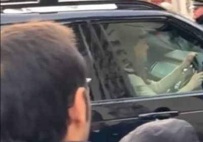 Avtomobil boshqarib ketayotgan Keyt Middlton o‘z muxlisini hayratda qoldirdi (video) фото