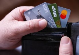 Rossiyada ertadan Visa va Mastercard kartalari ishlamaydi. Buni O‘zbekistonga ta’siri bormi? фото