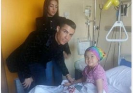 Ronaldu rafiqasi bilan saratonga chalingan qirg‘izistonlik qizchani yo‘qladi (foto) фото
