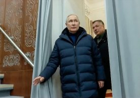 Путин илк бор Донбассда. У Россия вайрон қилган Мариуполда бўлди (фото, видео) фото