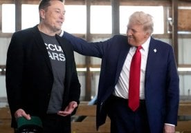 Доналд Трамп Илон Маскни қўллаб-қувватлаш учун Tesla сотиб олмоқчи фото