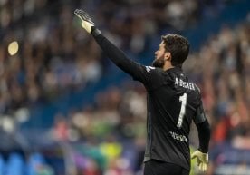 Ливерпул дарвозабони Алиссон сафга қайтди. Бу ҳақда