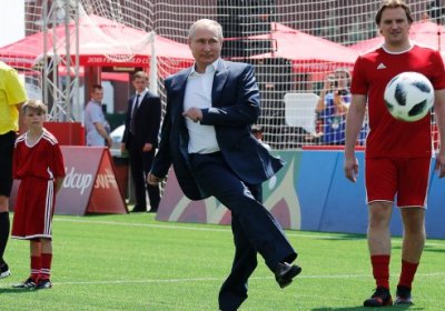 Vladimir Putin va Janni Infantino futbol o‘ynaganda (fotogalereya) фото